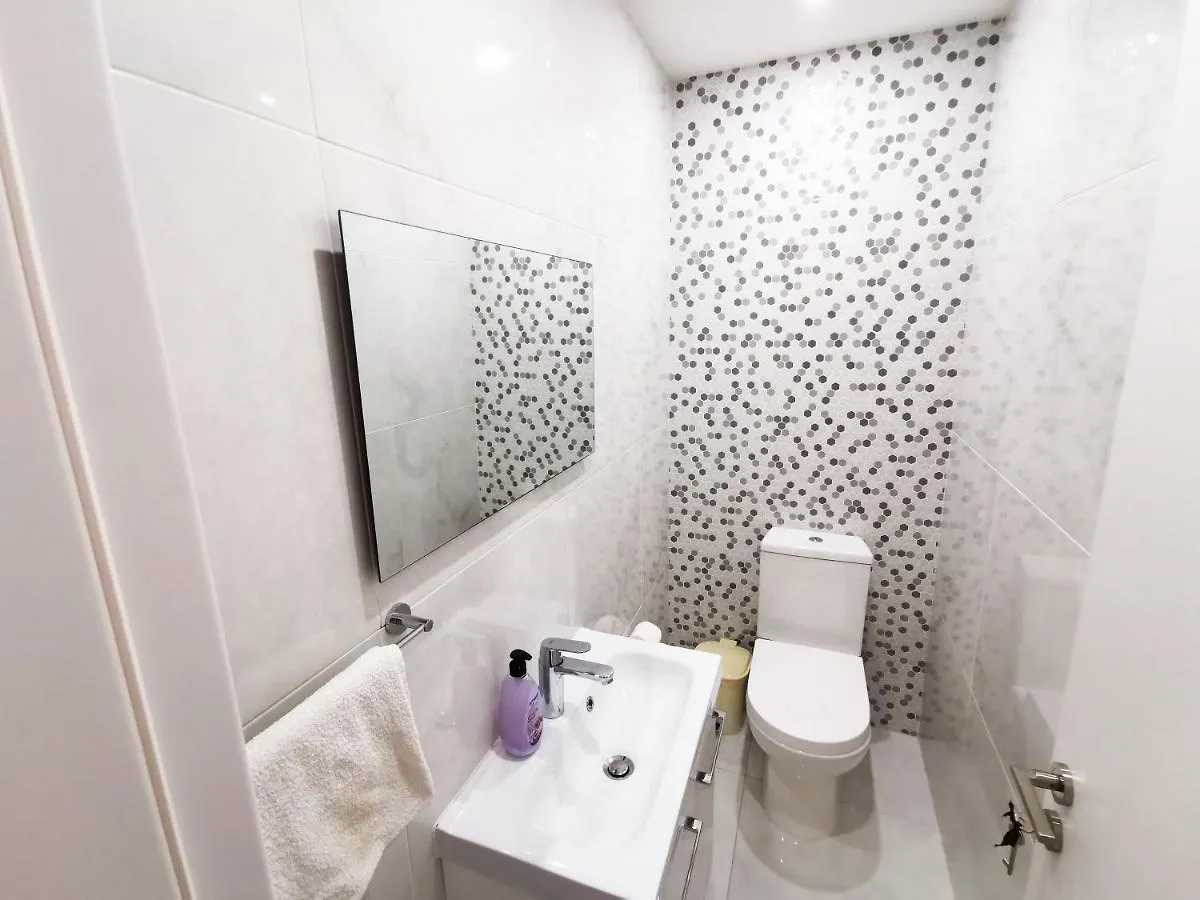 לרנקה Sunny Daze Seaview Apartment קפריסין