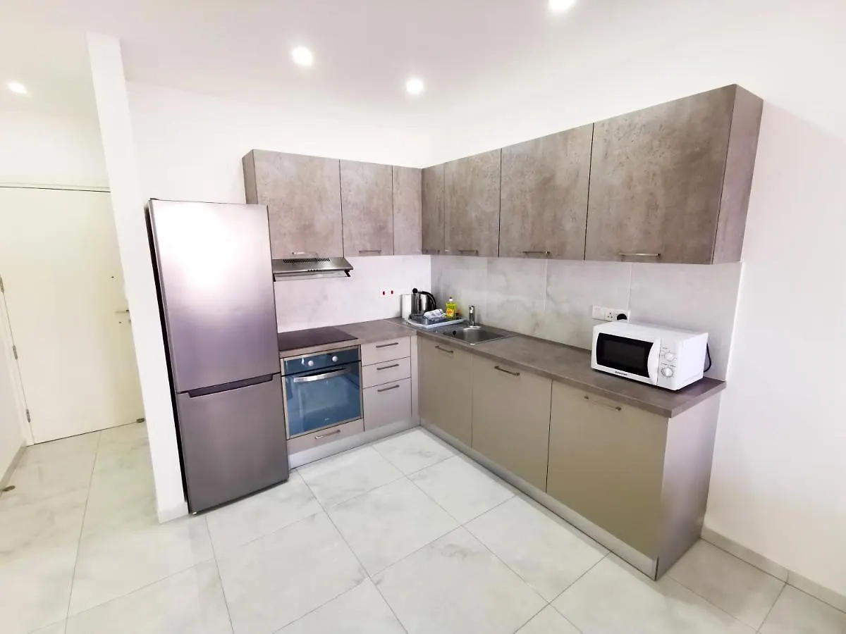 לרנקה Sunny Daze Seaview Apartment