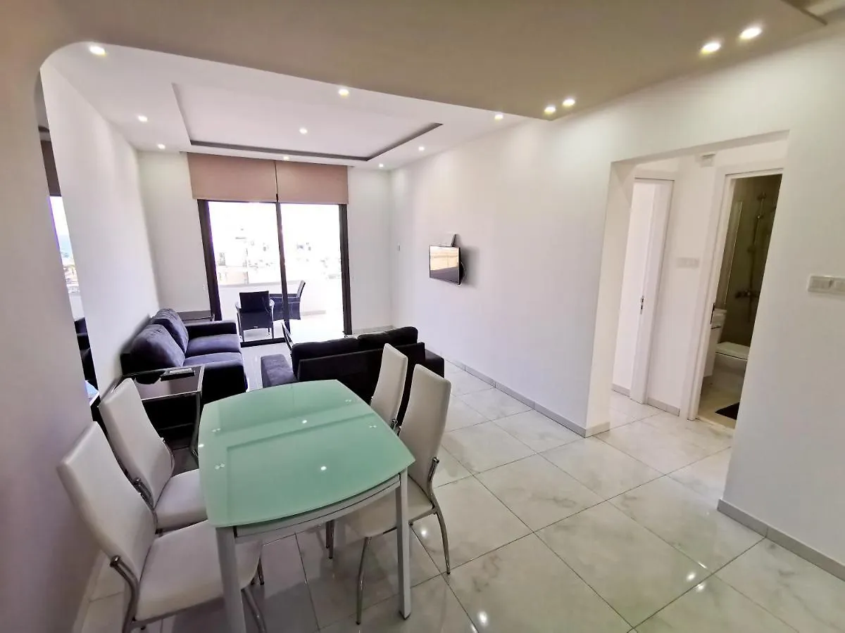 לרנקה Sunny Daze Seaview Apartment