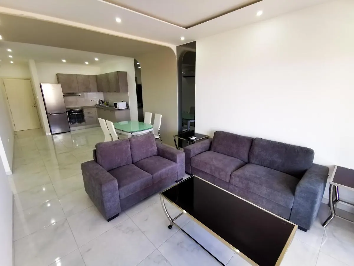 לרנקה Sunny Daze Seaview Apartment