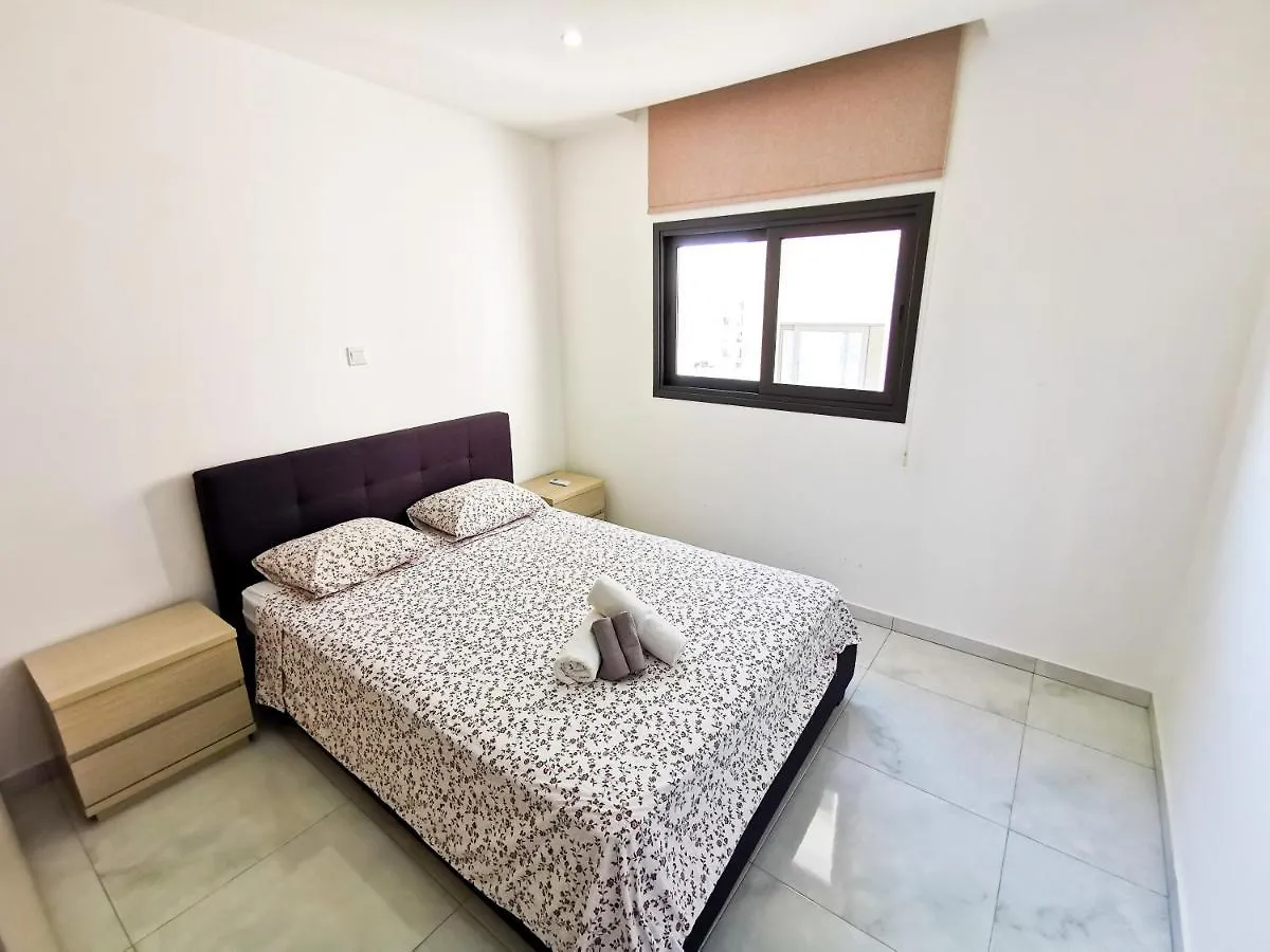 לרנקה Sunny Daze Seaview Apartment