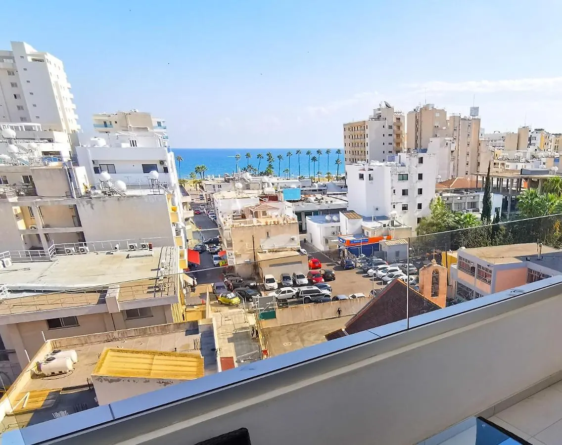 לרנקה Sunny Daze Seaview Apartment קפריסין